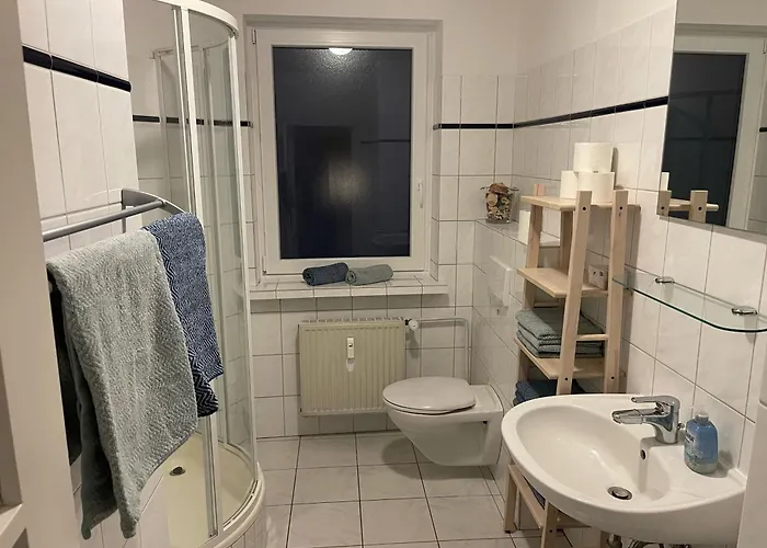 Zwischen Bluecherplatz Und Forstbaumschule 2 Oder 3 Lägenhet *