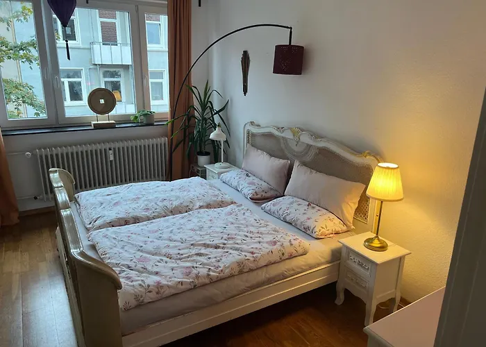 Zwischen Bluecherplatz Und Forstbaumschule 2 Oder 3 Lägenhet